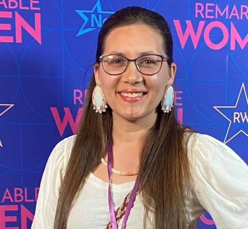 調整大小的 Raven Custalow